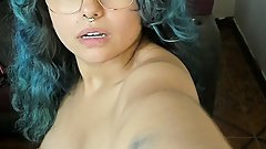 Colombian webcam model gets very horny